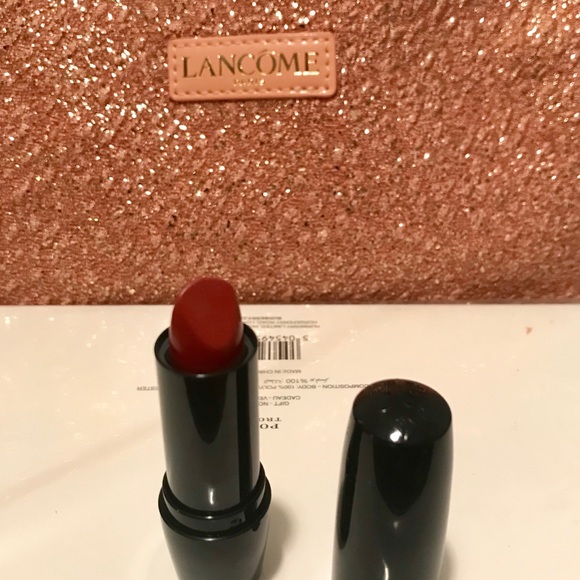 Cosmetics - Picture 3 of 6